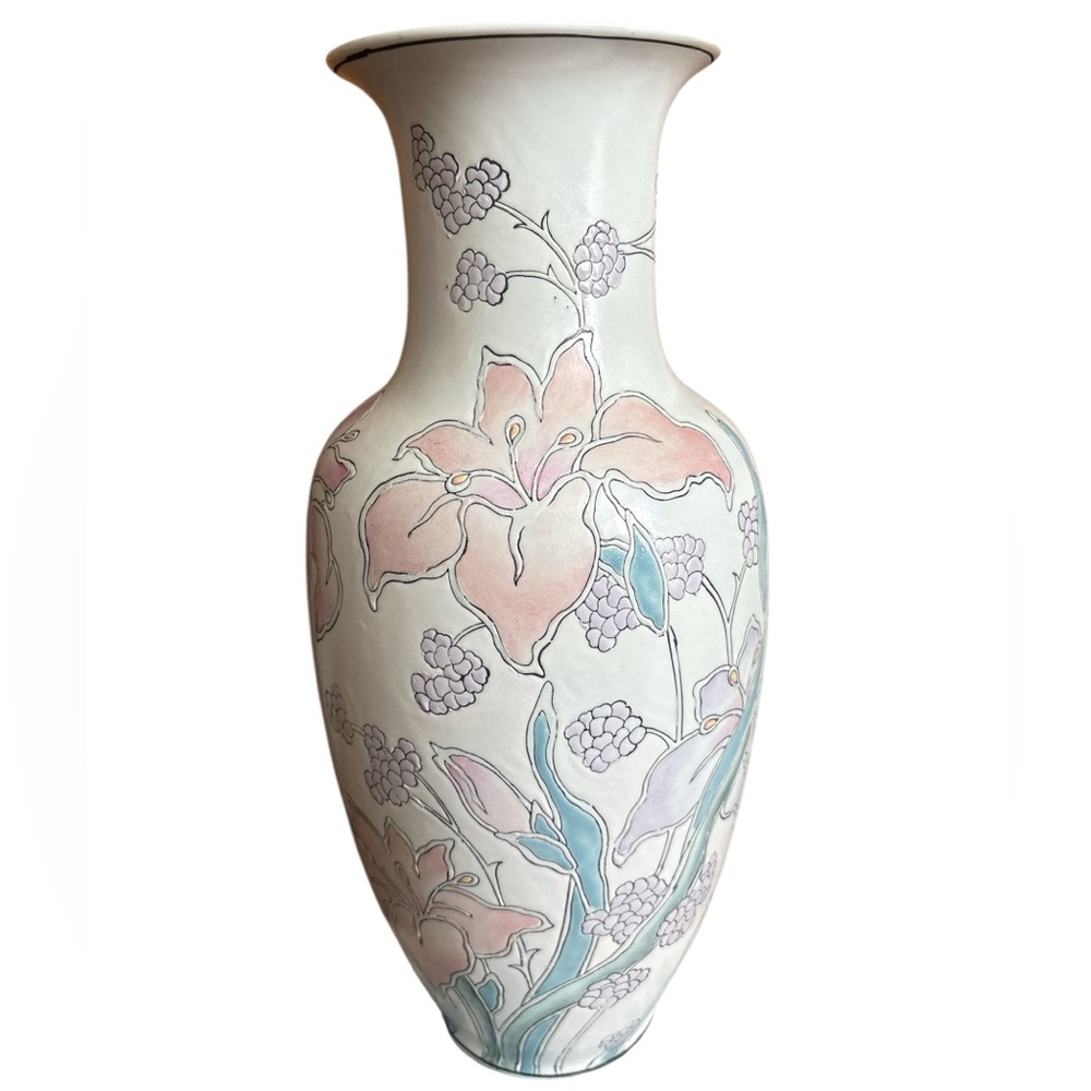 Vintage Chinese WBI Chinoiserie Pastel Porcelain Floral Vase Handpainted